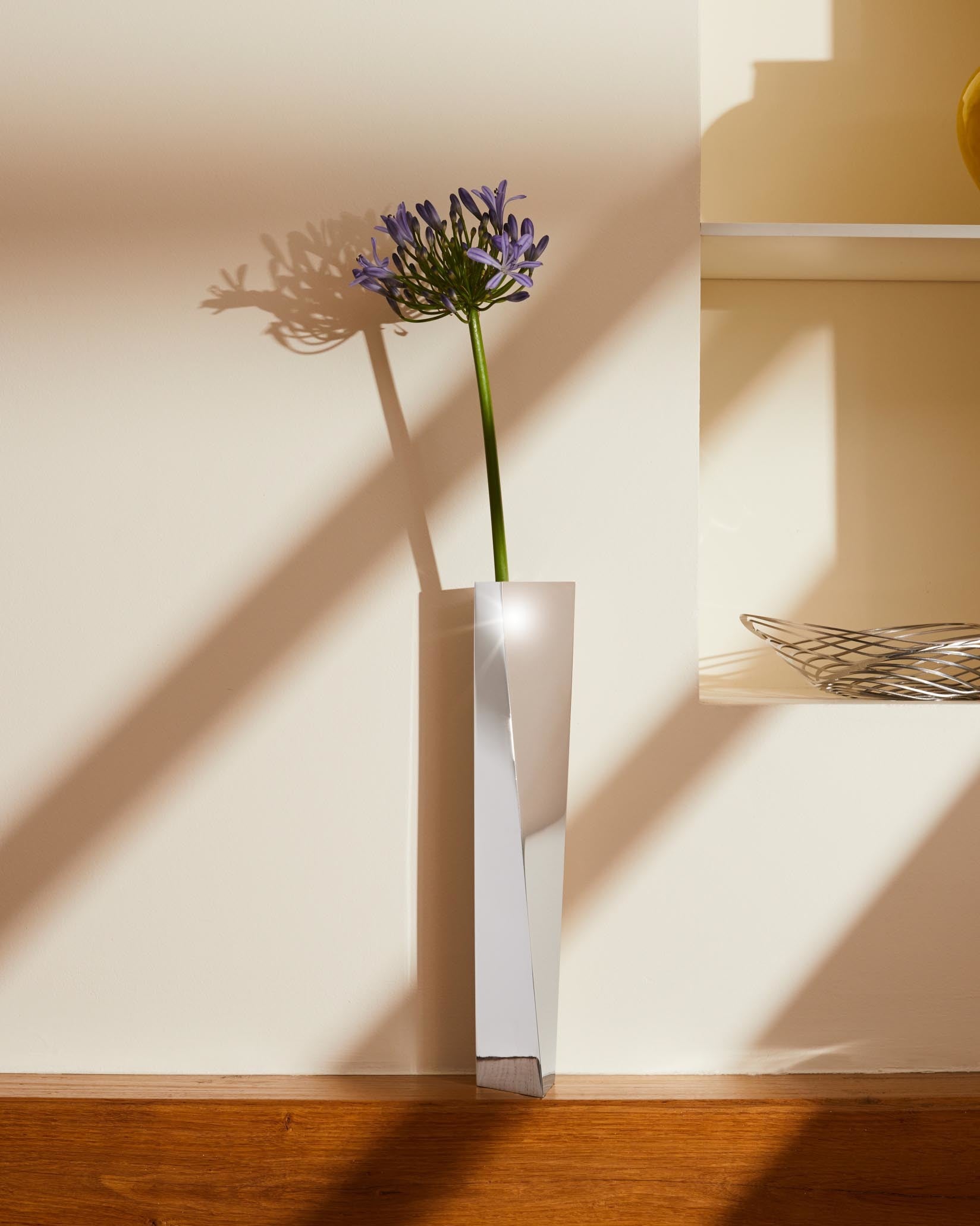 Crevasse: Flower Vase by Zaha Hadid | Alessi
