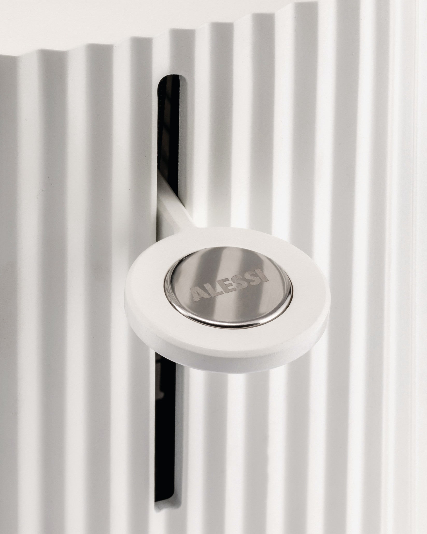 Plissé white Toaster. European plug Alessi 3