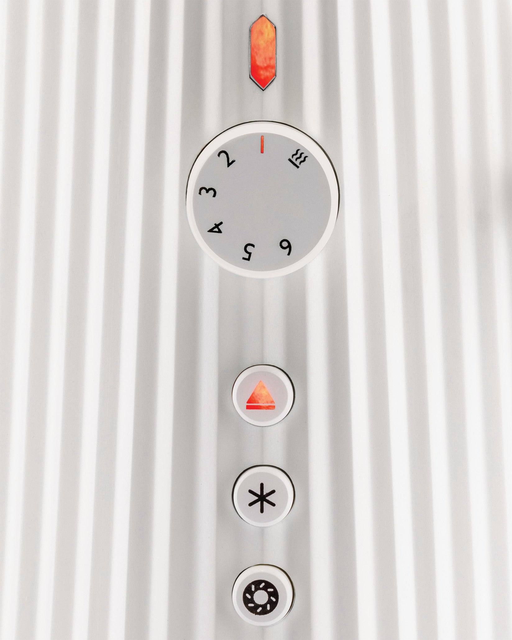 Plissé white Toaster. European plug Alessi 2