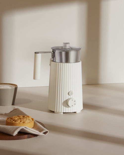 Plissé black Multi-function milk frother Alessi 1