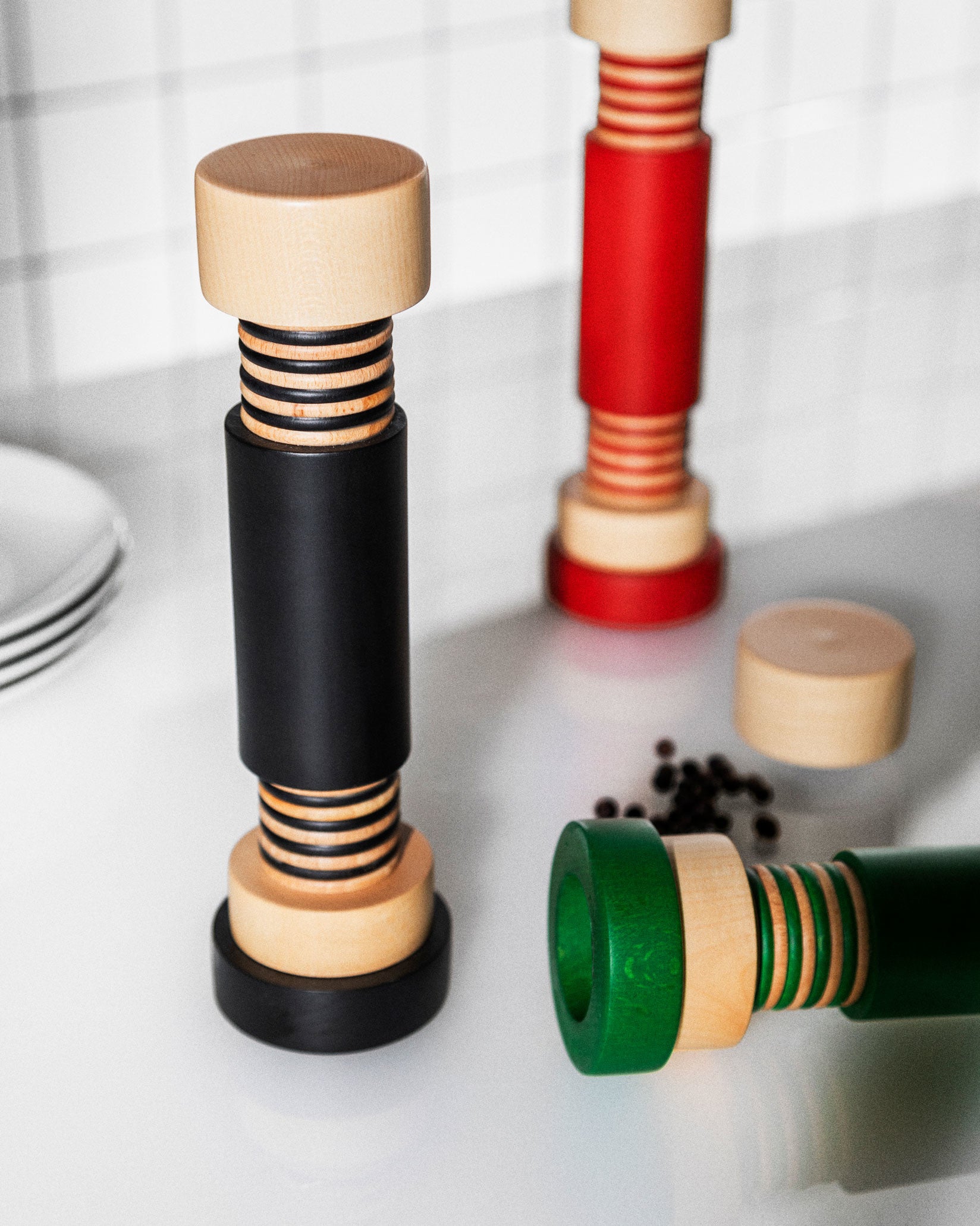 MP0215 natural, black Pepper / salt / spice mill Alessi