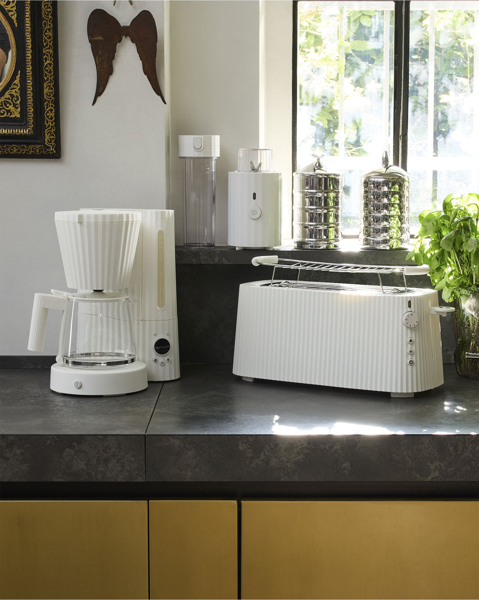 Plissé black Drip coffee maker. European plug. Alessi 1