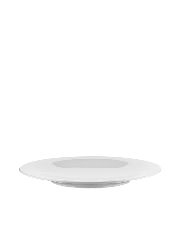 Disegnato da Toyo Ito, il set di piatti da tavola KU è morbido e leggero, con un'impronta delicatissima. Realizzato in porcellana bianca, è un set di 4 piatti per creare una tavola elegante e senza sforzo.