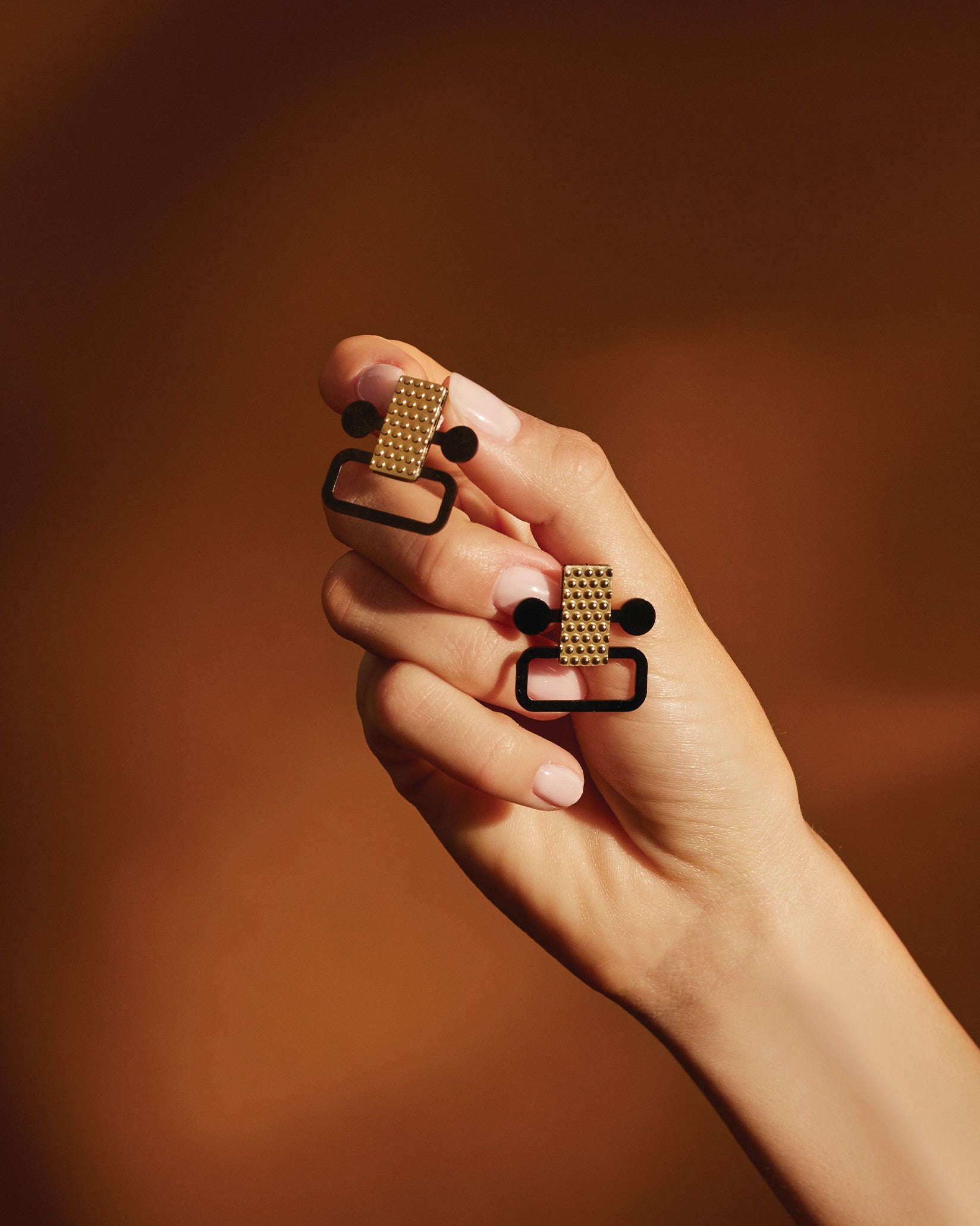 Edone Default Title Two earrings Alessi 1