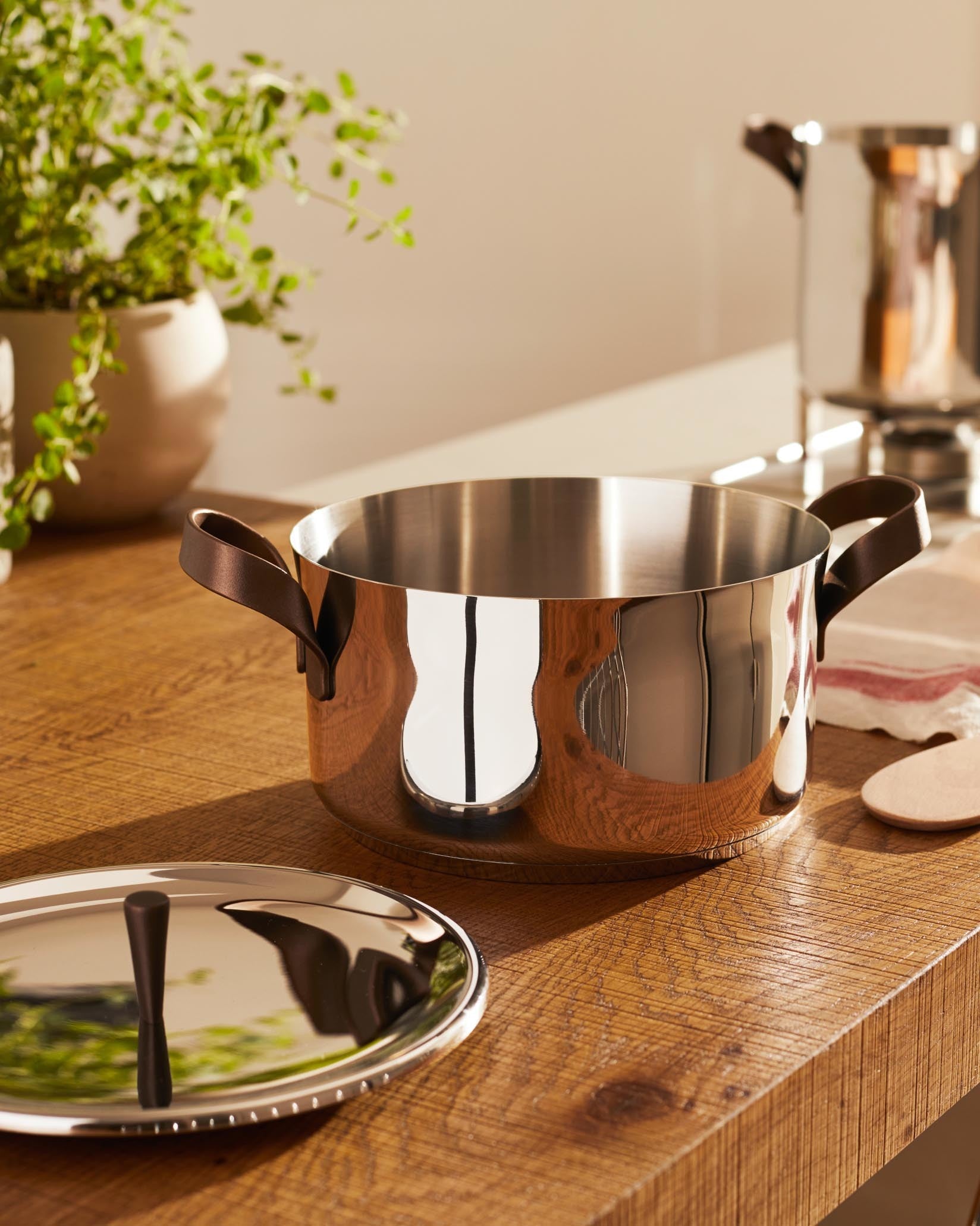 Edo cm 16 || inch 6¼″ Casserole with two handles Alessi 1