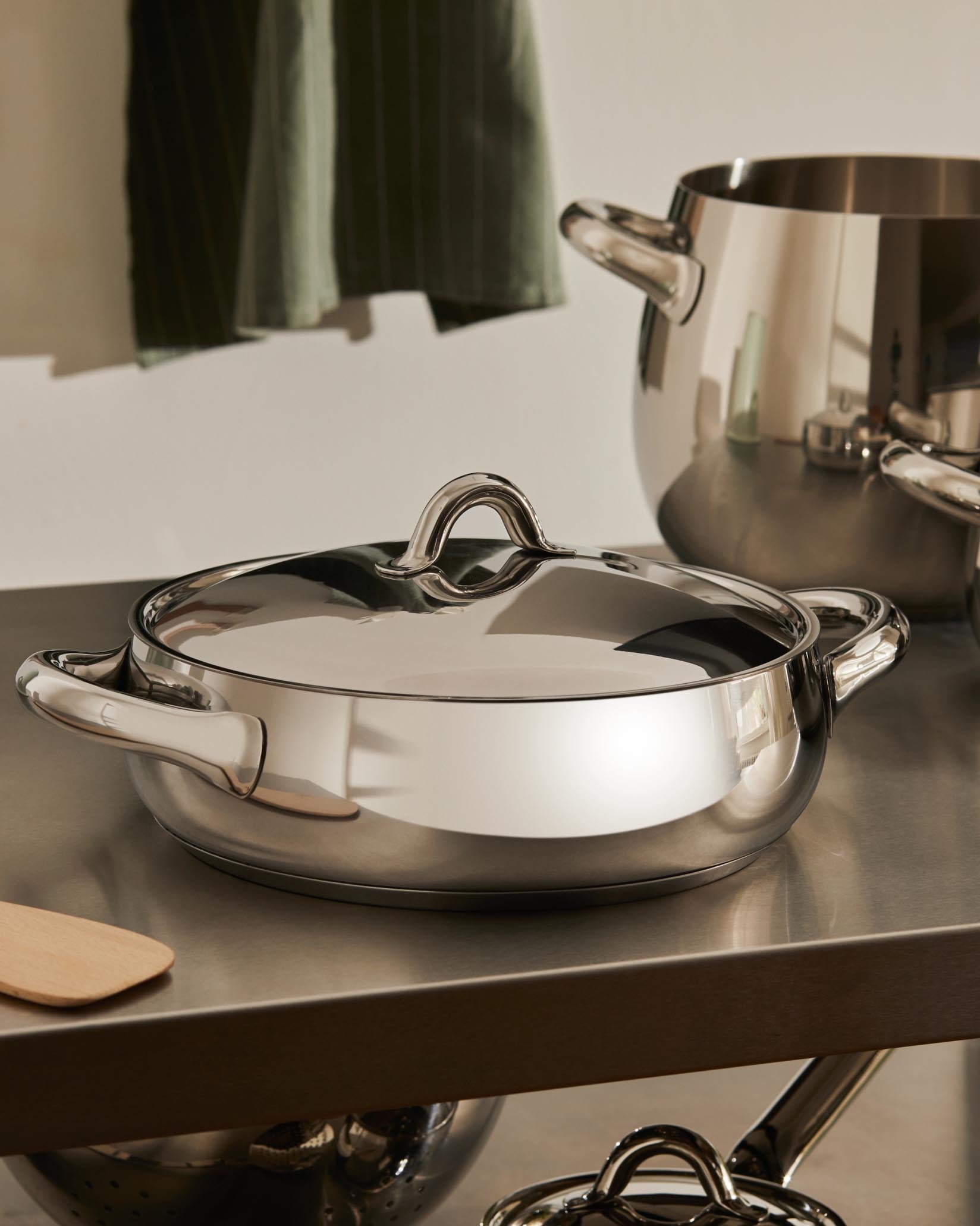 Mami cm 24 || 9½″ Low casserole with two handles Alessi 1