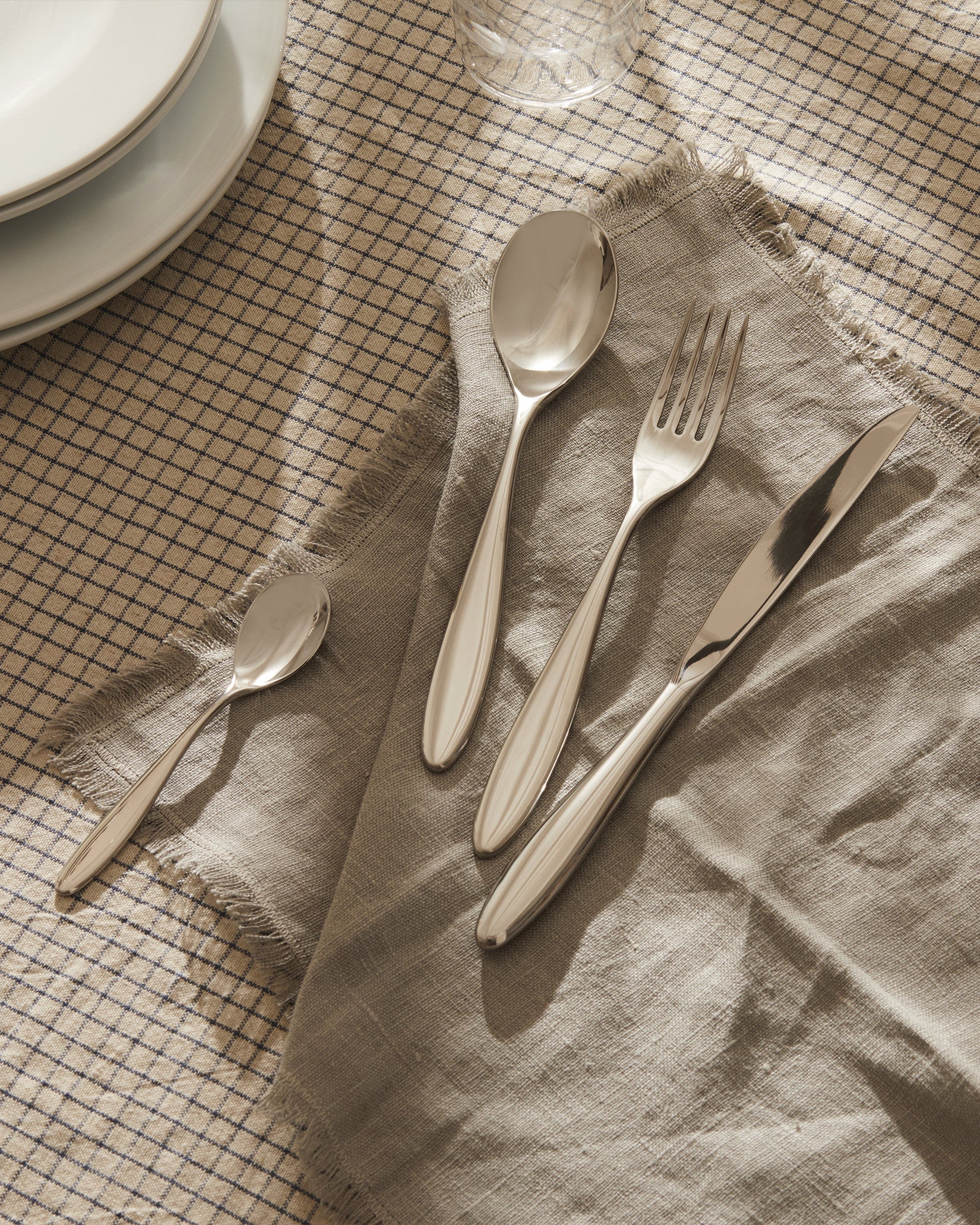 Mami knife hollow handle Cutlery set 24 pieces Alessi 1