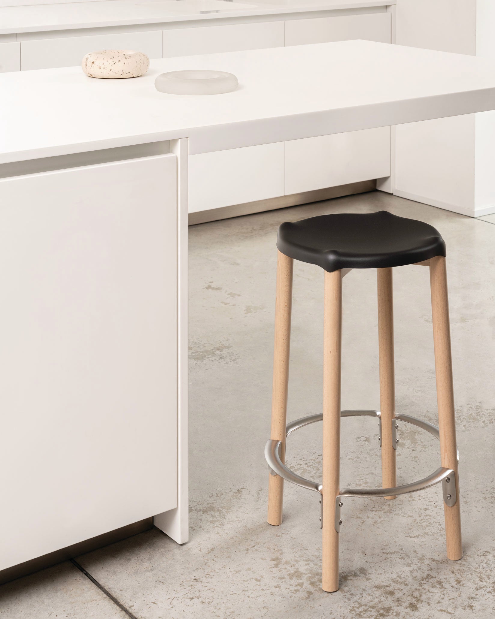 Poêle Collection black High stool Alessi 1
