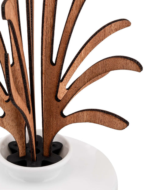 The Five Seasons Default Title Leaf fragrance diffuser. Grrr Alessi